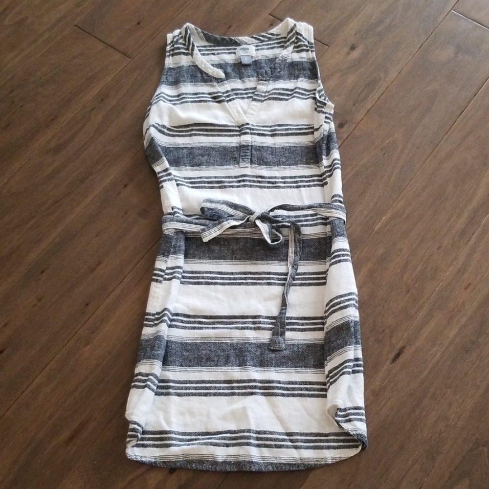 Sleeveless linen dress